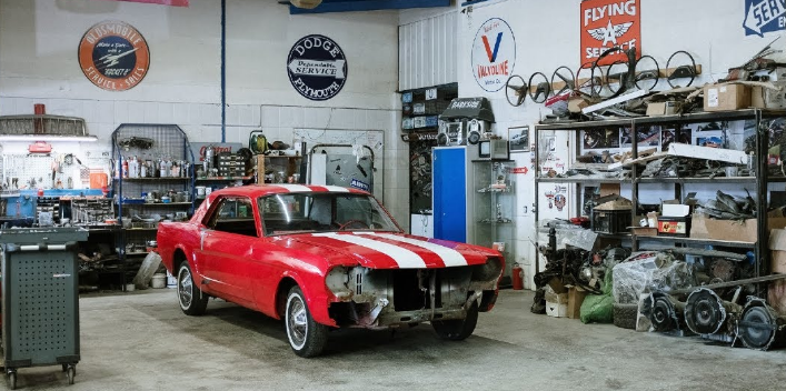 Red’s Auto Rehab. Auto repair. Firearms, and ammunition.
